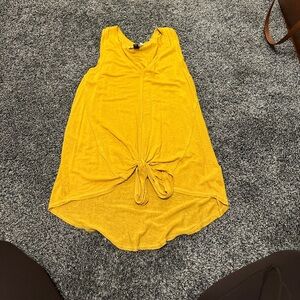 XS yellow tank front tie